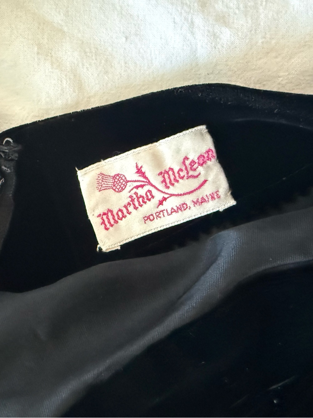 Vintage Handmade 1960s Party Dress with Velvet Bodice and Gold Patterned Skirt - Picture 5 of 8
